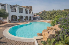 Beautiful Il Giardino degli Oleandri one bedroom sleeps two num0852 Liscia Di Vacca